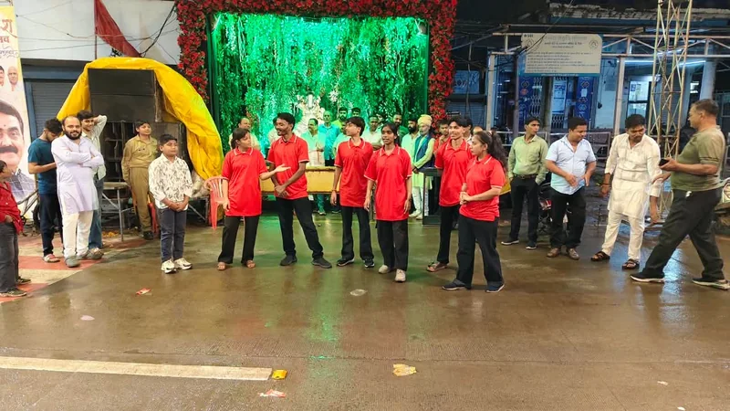सेवा संकल्प अभियान:- आनंद कुंज, मदन महल और त्रिपुरी में नुक्कड़ नाटक के जरिए प्रदर्शित की अनकही कहानियां